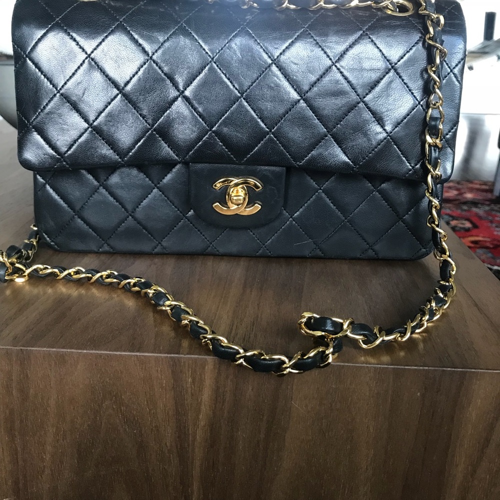 Authentic Vintage CHANEL Medium classic flap bag